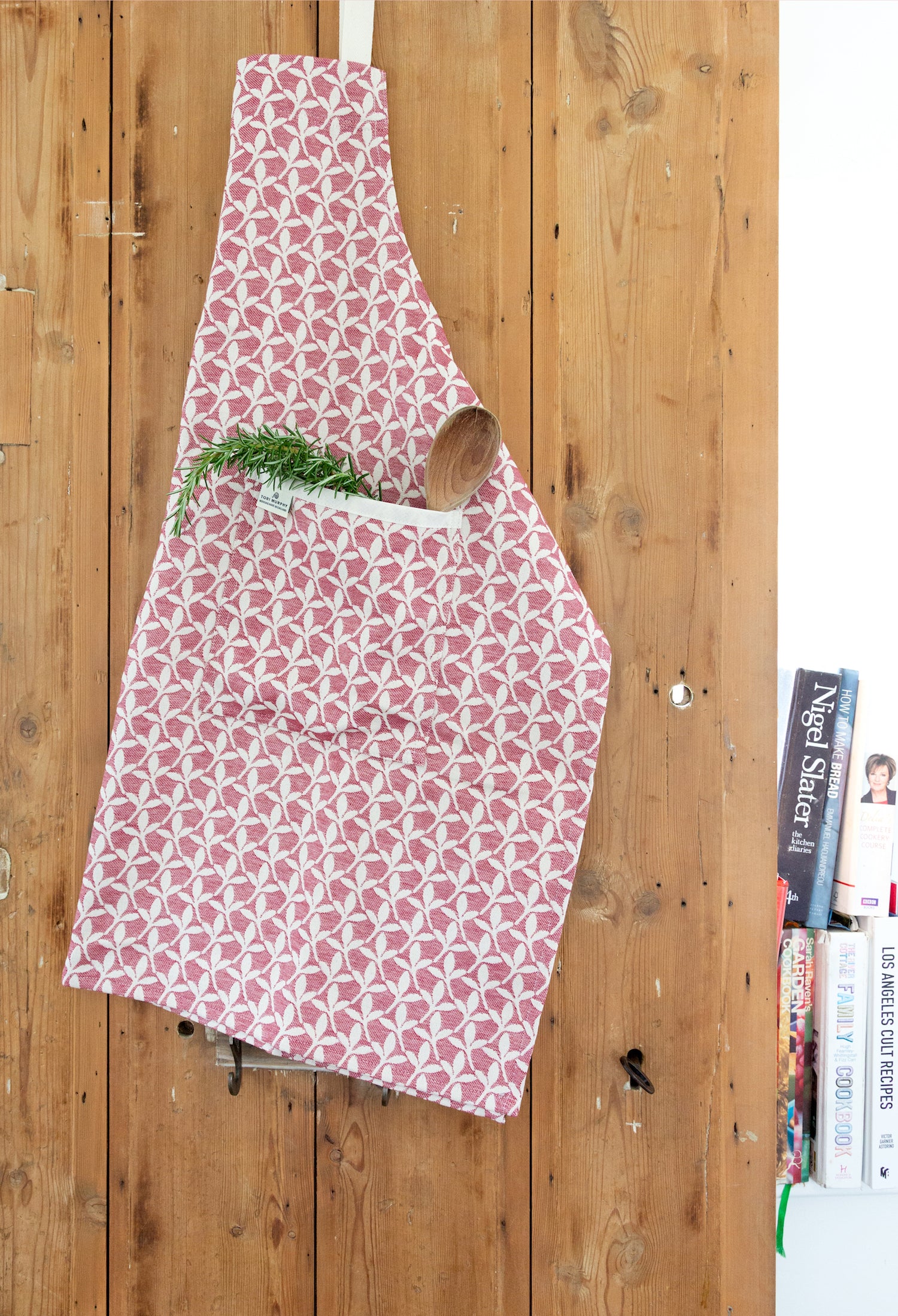 Scallop Stripe Apron Black